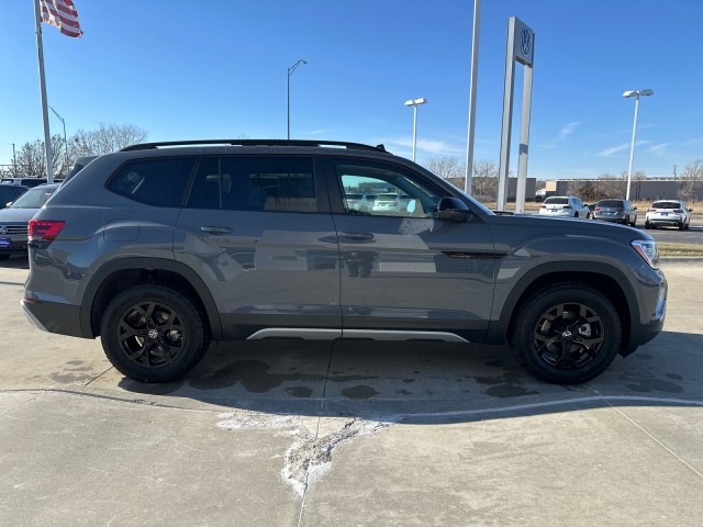 2025 Volkswagen Atlas Peak Edition photo 6