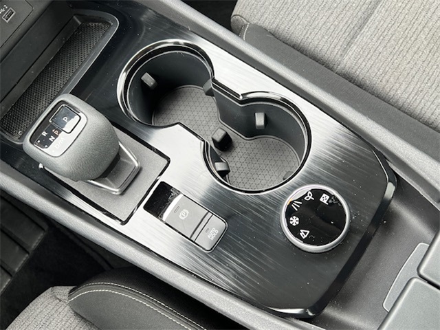 2022 Nissan Rogue SV photo 22