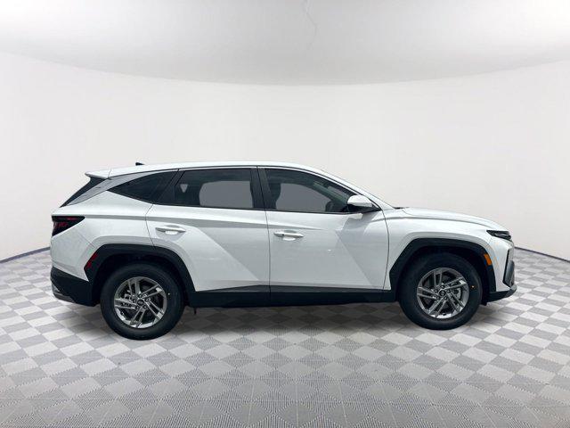 2025 Hyundai Tucson SE photo 3
