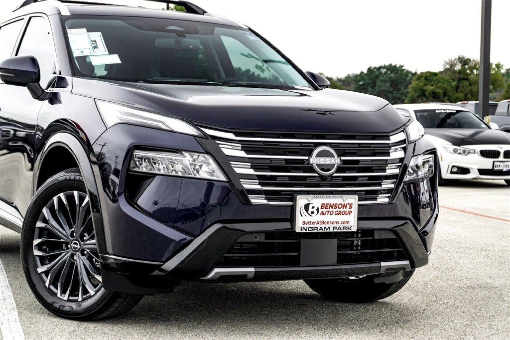 2026 Nissan Rogue Platinum photo 2