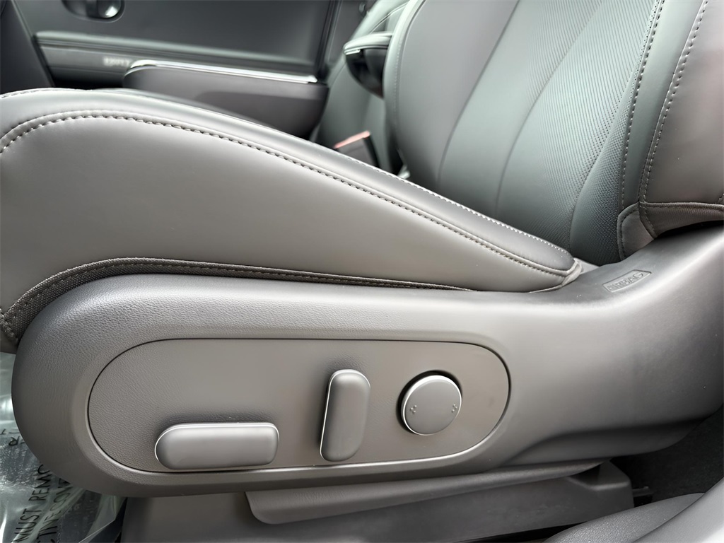 2025 Hyundai Ioniq 5 SEL photo 3