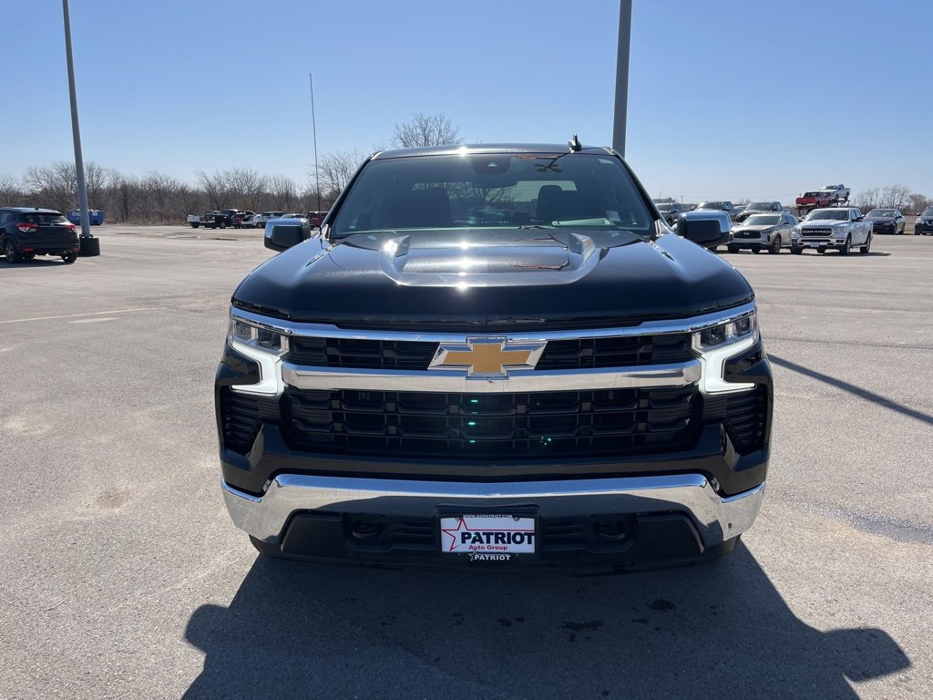 2024 Chevrolet Silverado 1500 LT photo 3