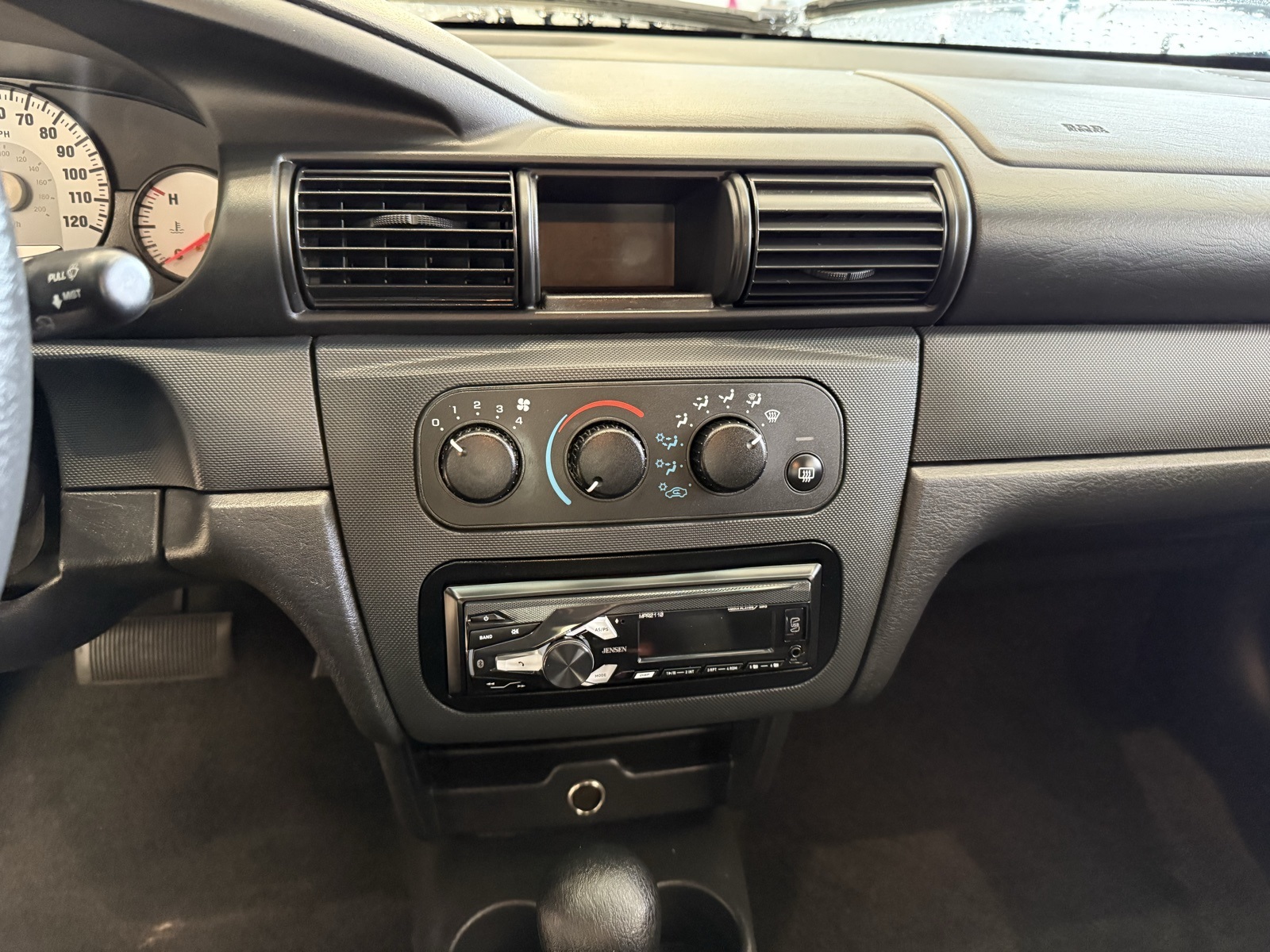 2005 Dodge Stratus SXT photo 9