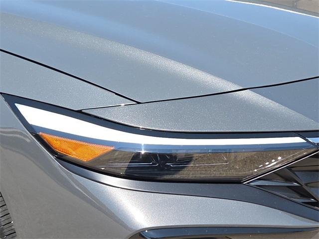 2025 Hyundai Elantra Hybrid Limited photo 4