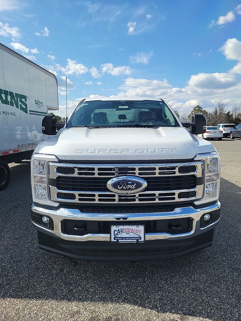 2025 Ford F-350 XLT photo 2