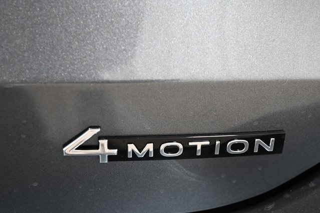 2025 Volkswagen Tiguan SE R-Line Black photo 17