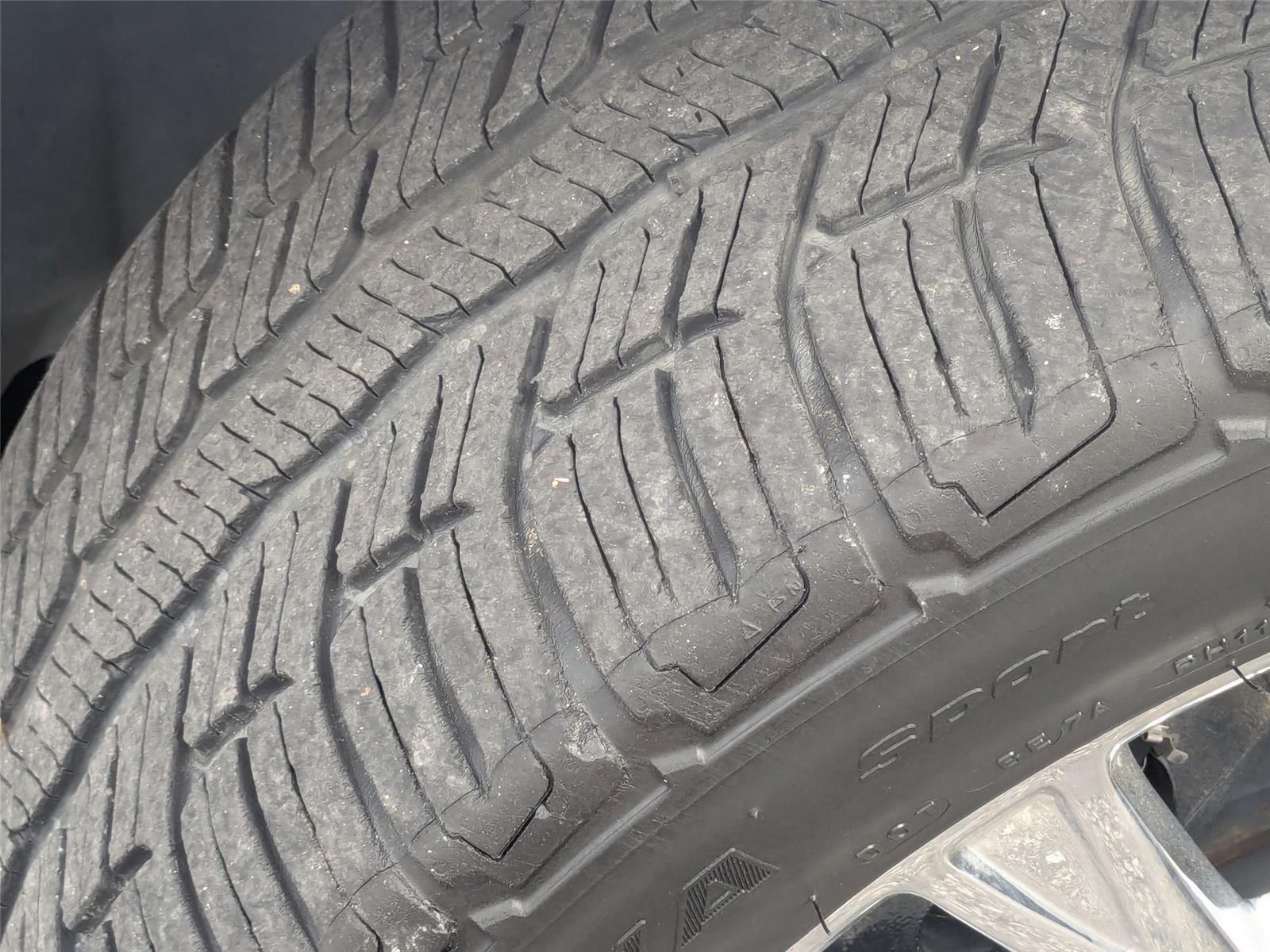 2009 Buick Lucerne CXL photo 3