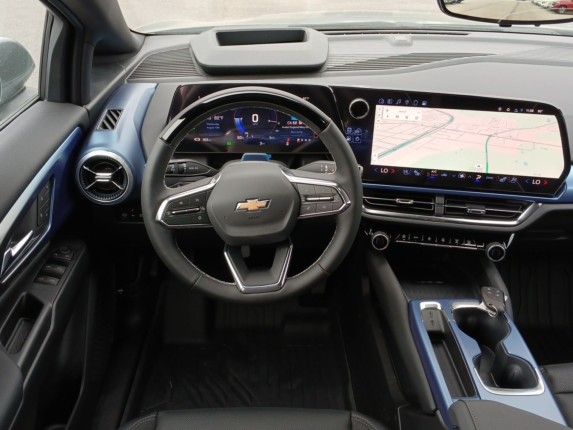 2025 Chevrolet Equinox EV 1LT photo 12