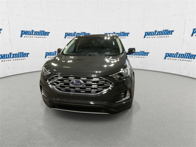 2024 Ford Edge Titanium photo 4