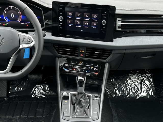 2025 Volkswagen Jetta SE photo 8