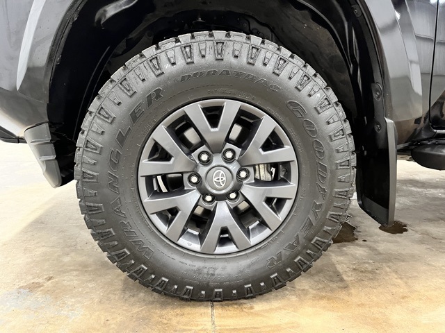 2023 Toyota Tacoma SR5 photo 9