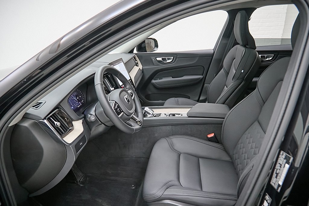 2026 VOLVO XC60 - Image 18