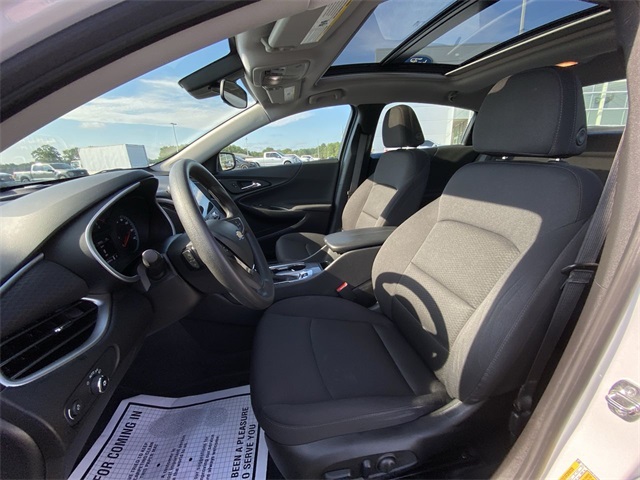 2024 Chevrolet Malibu 1LT photo 3
