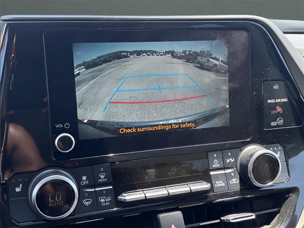 2023 Toyota Highlander XLE photo 25