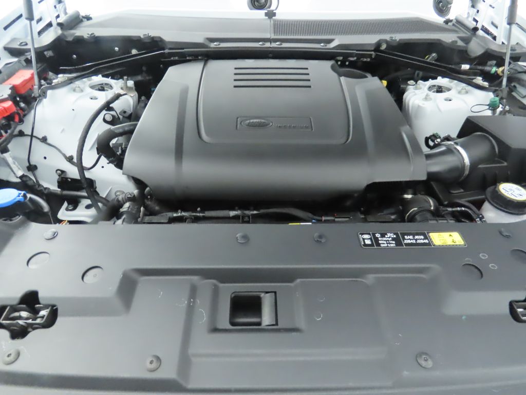 2025 Land Rover Defender 110 S photo 25