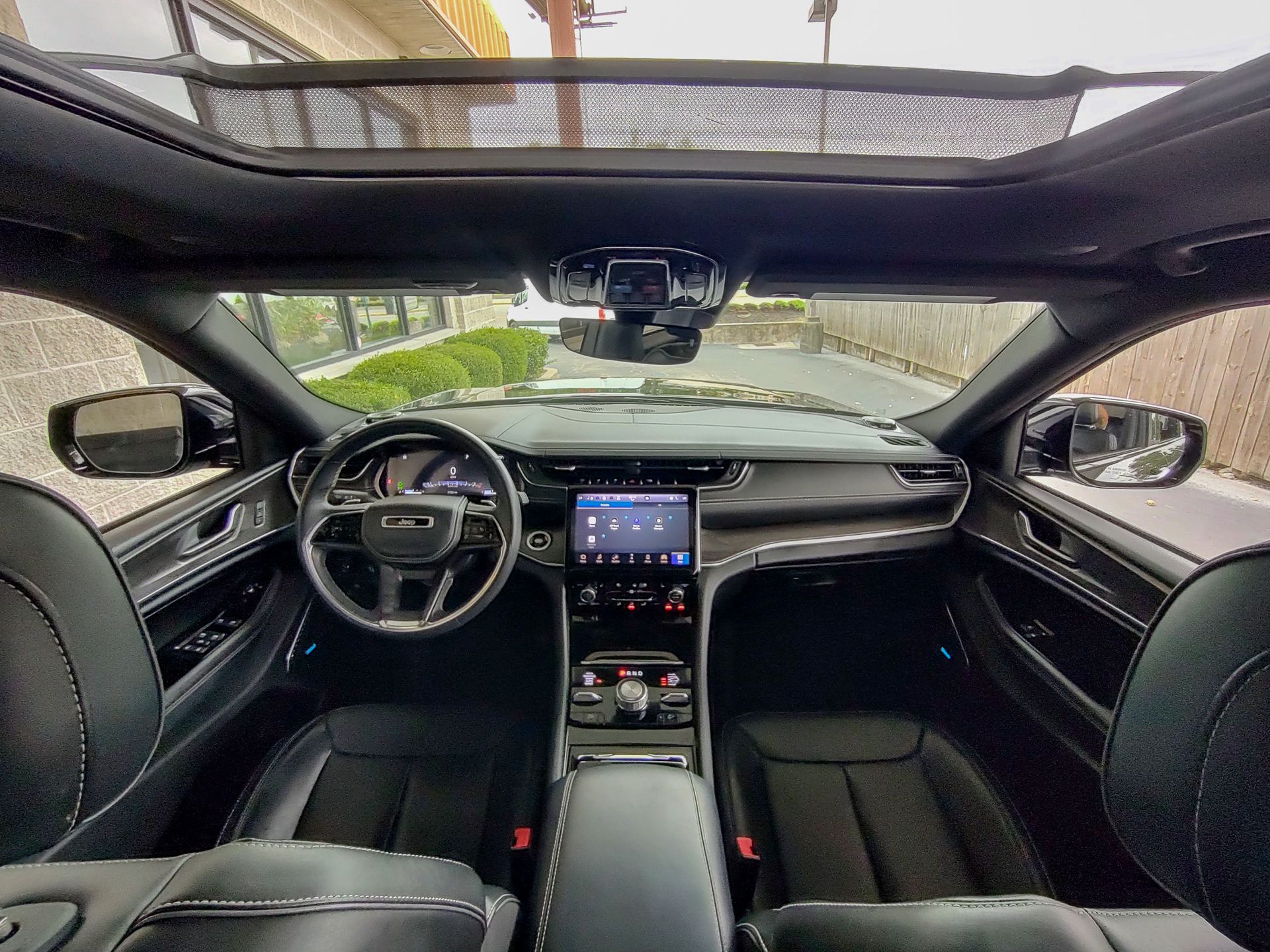 2022 Jeep Grand Cherokee Overland photo 3