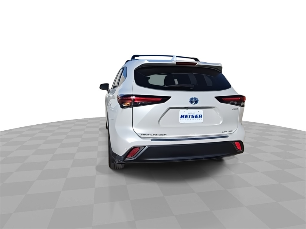 2024 Toyota Highlander Hybrid Limited photo 4