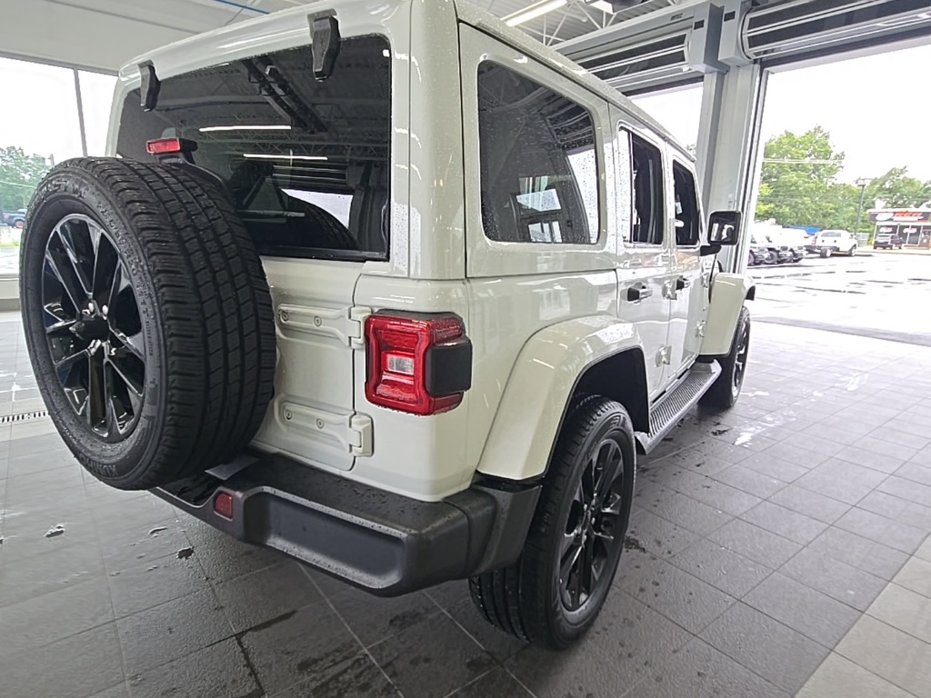 2023 Jeep Wrangler Sahara 4xe photo 5