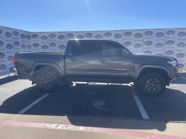 2023 Toyota Tacoma SR5's photo