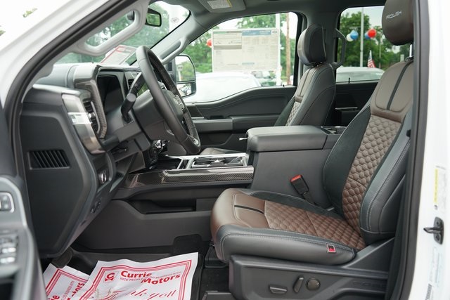 2025 FORD F-250 - Image 33