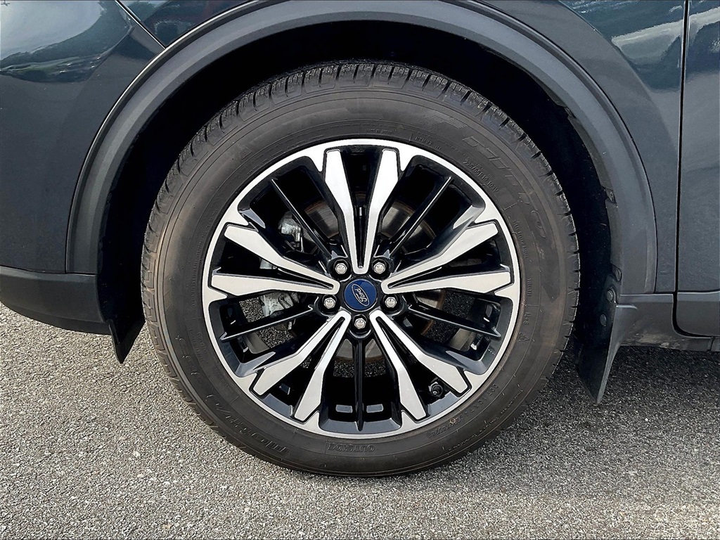2022 Ford Escape SEL photo 5