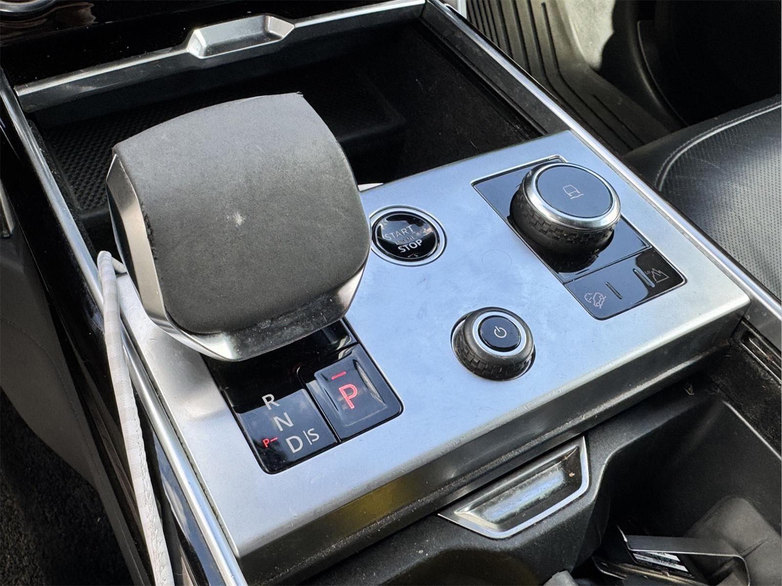 2023 Land Rover Range Rover SE photo 48