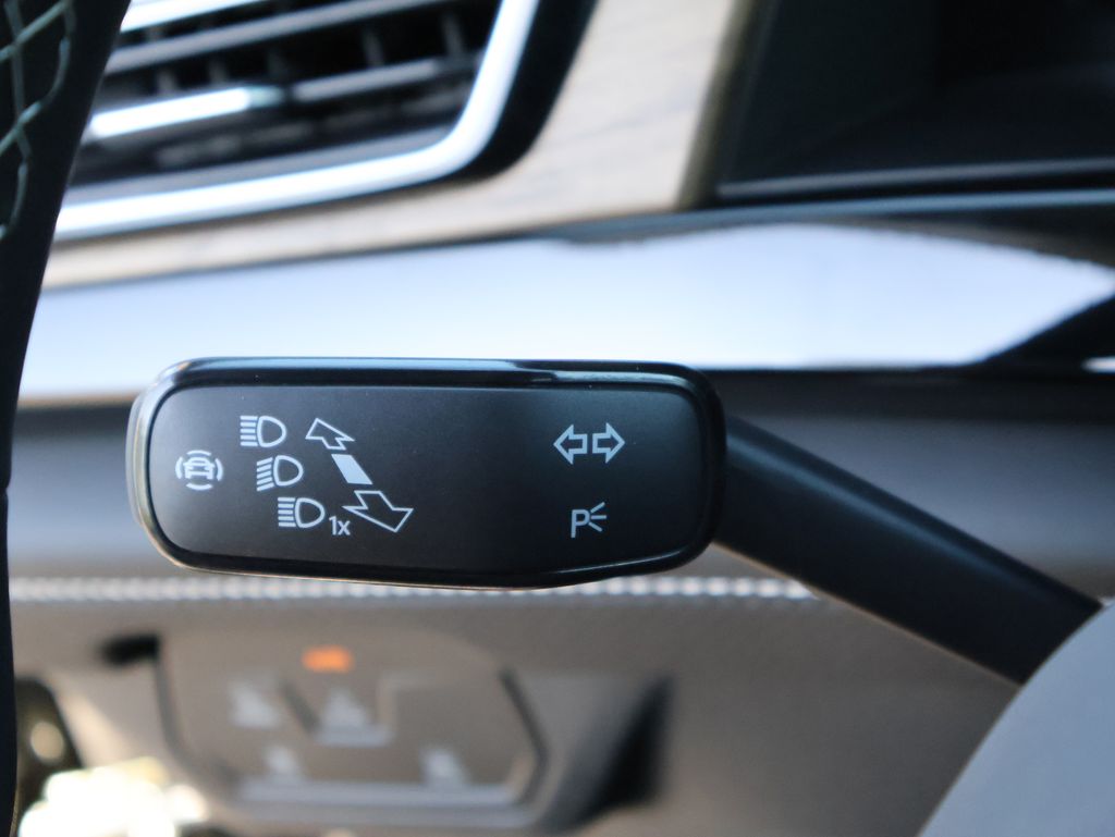 2025 Volkswagen Atlas SE Technology photo 32