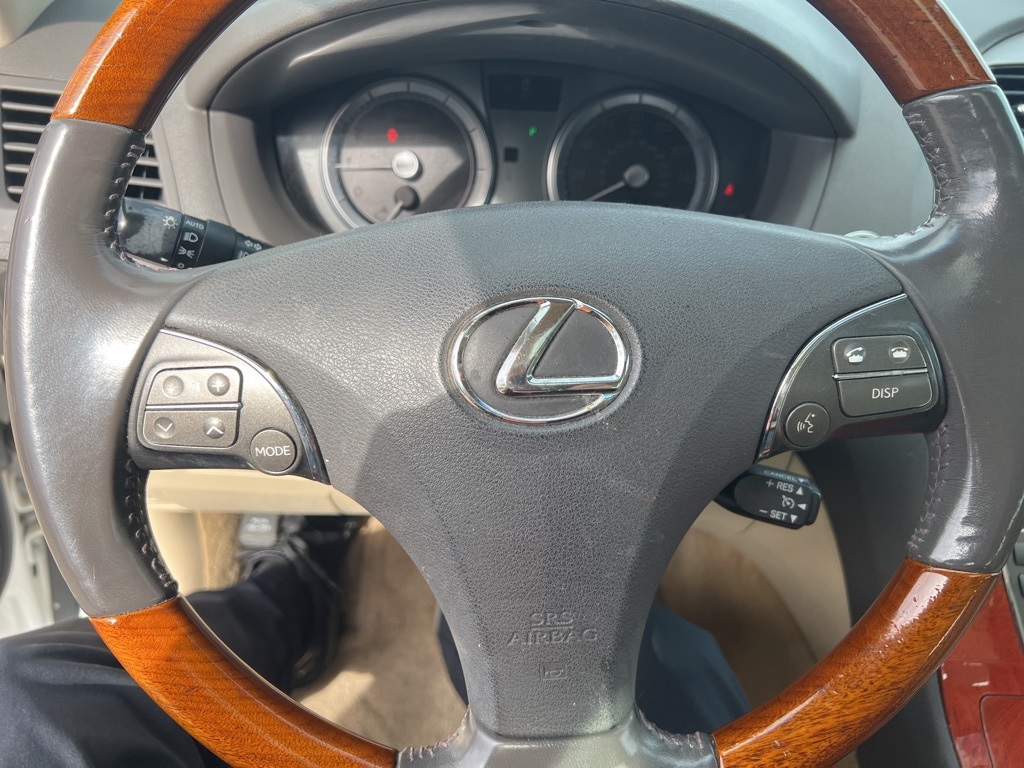 2011 Lexus ES 350 photo 17