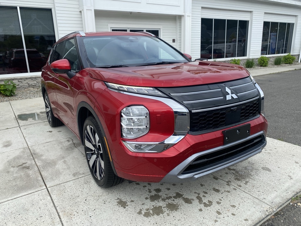 2025 Mitsubishi Outlander SEL photo 3