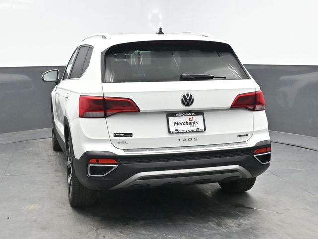 2022 Volkswagen Taos SEL photo 2