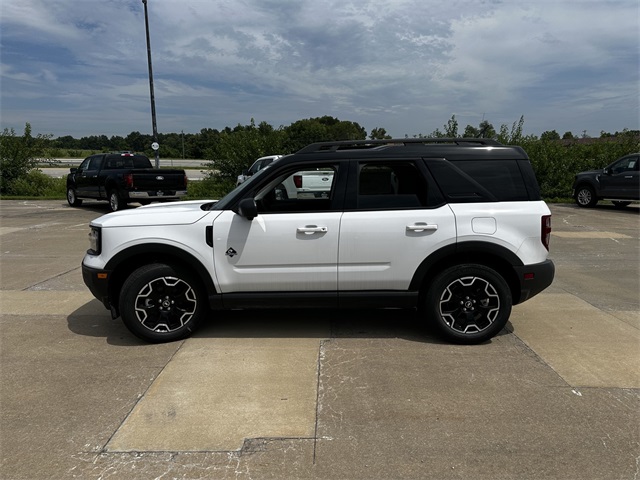 2025 Ford Bronco Sport Outer Banks photo 2