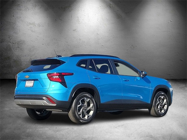 2025 Chevrolet Trax LT photo 4