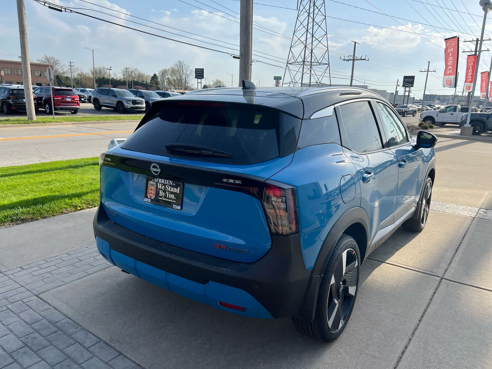 2025 Nissan Kicks SR photo 2