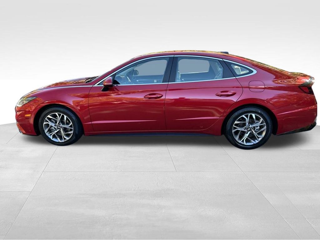 2022 Hyundai Sonata SEL photo 2