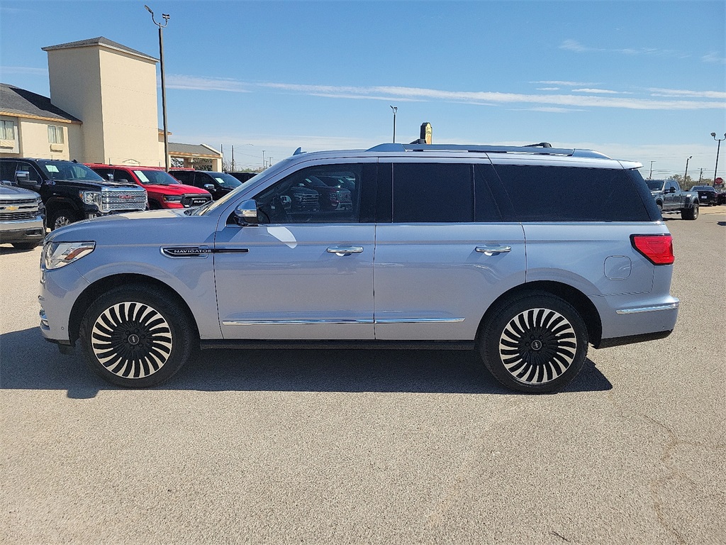 2018 Lincoln Navigator Black Label photo 2