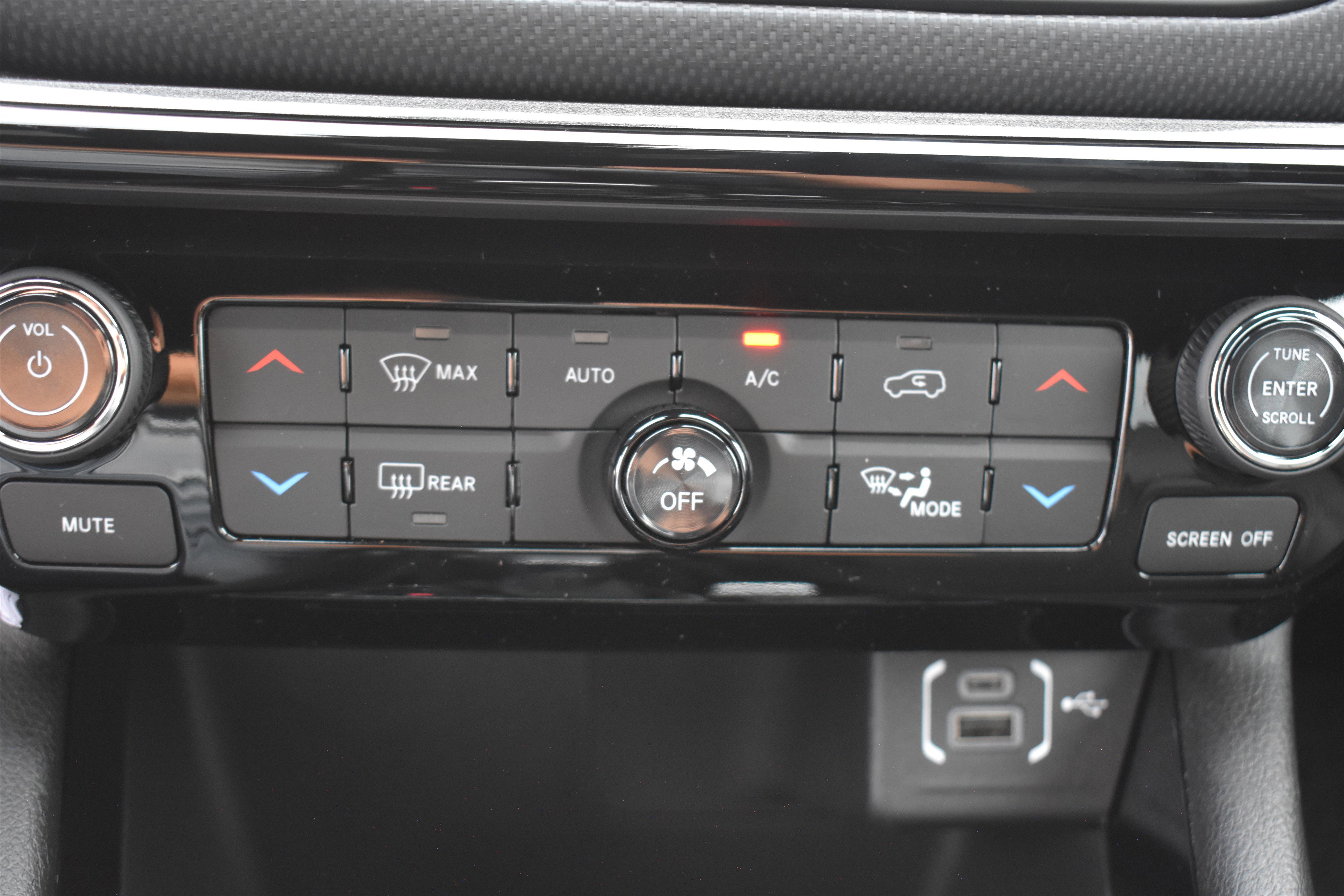 2025 Jeep Compass North Edition Latitude photo 17