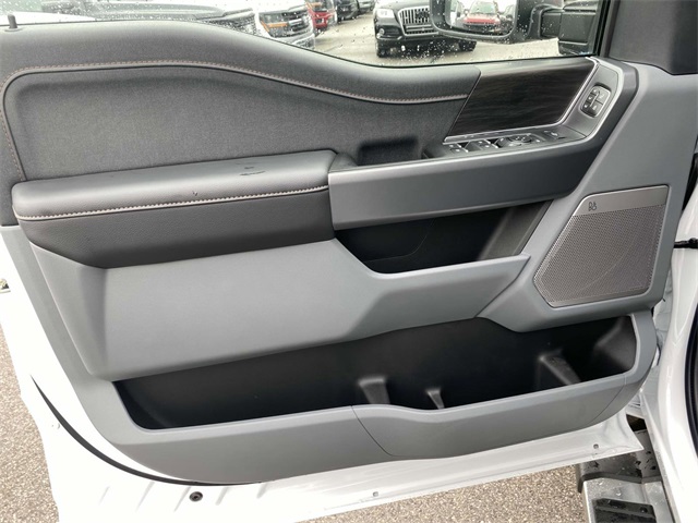 2025 Ford F-150 Lariat photo 10