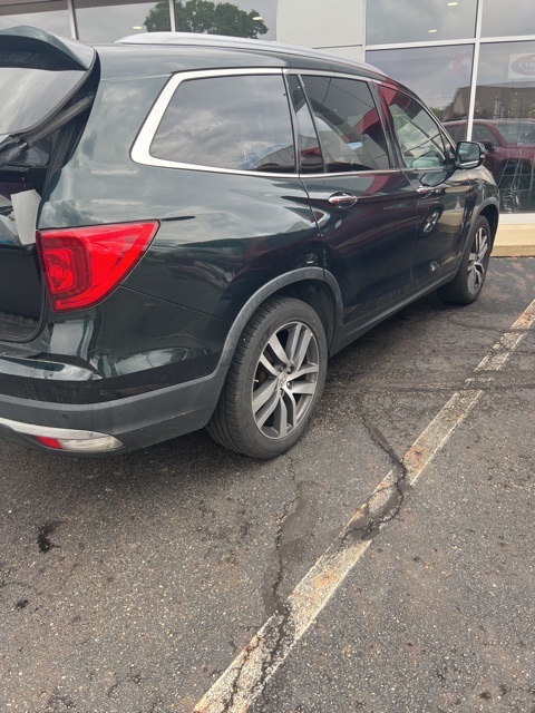 2017 Honda Pilot Elite photo 2