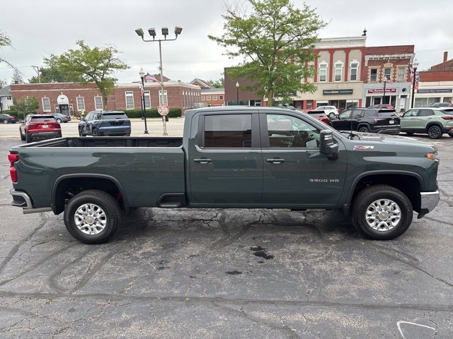 2025 Chevrolet Silverado 3500HD LT photo 4