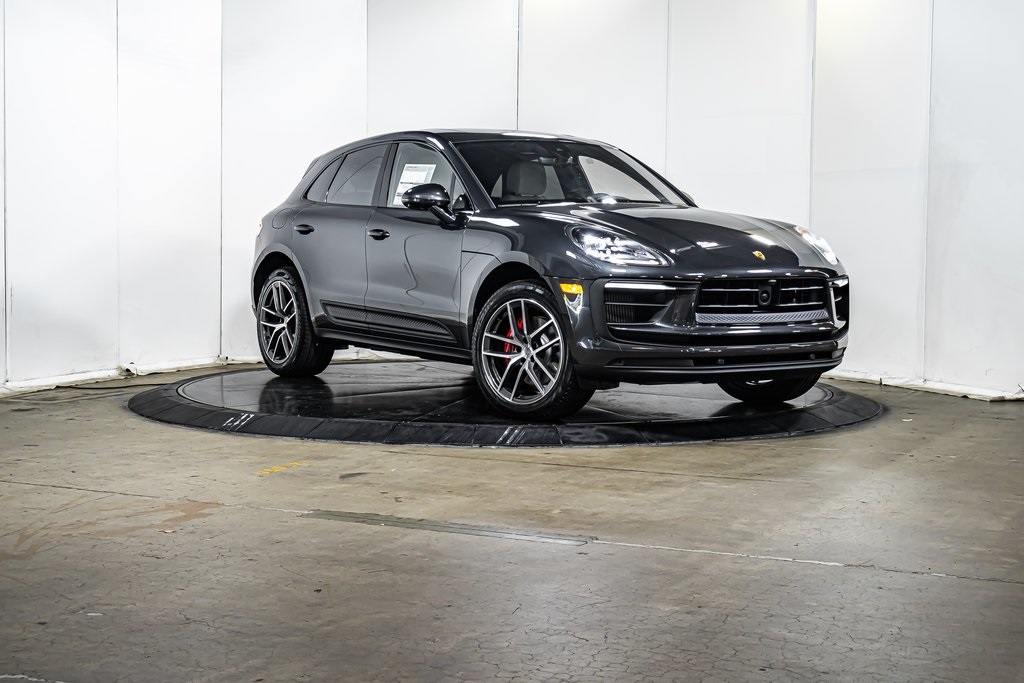 2025 Porsche Macan S photo 9