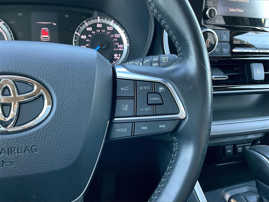 2020 Toyota Highlander Hybrid LE photo 23