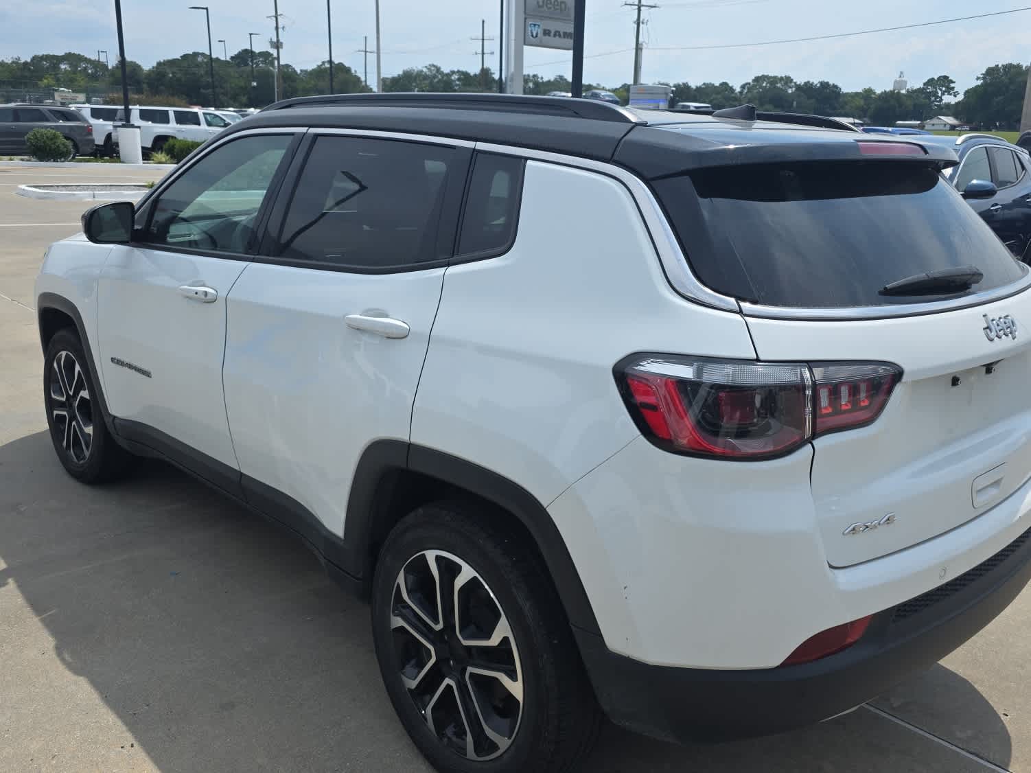 2023 Jeep Compass Limited photo 5
