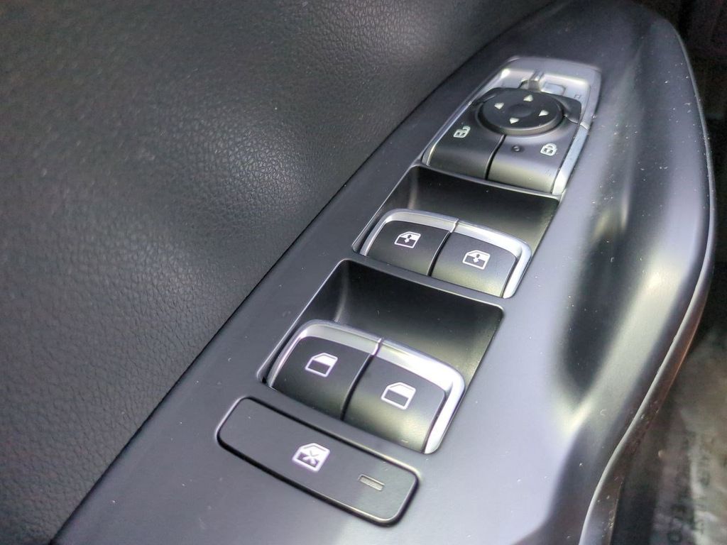 2022 Kia K5 GT-Line photo 22