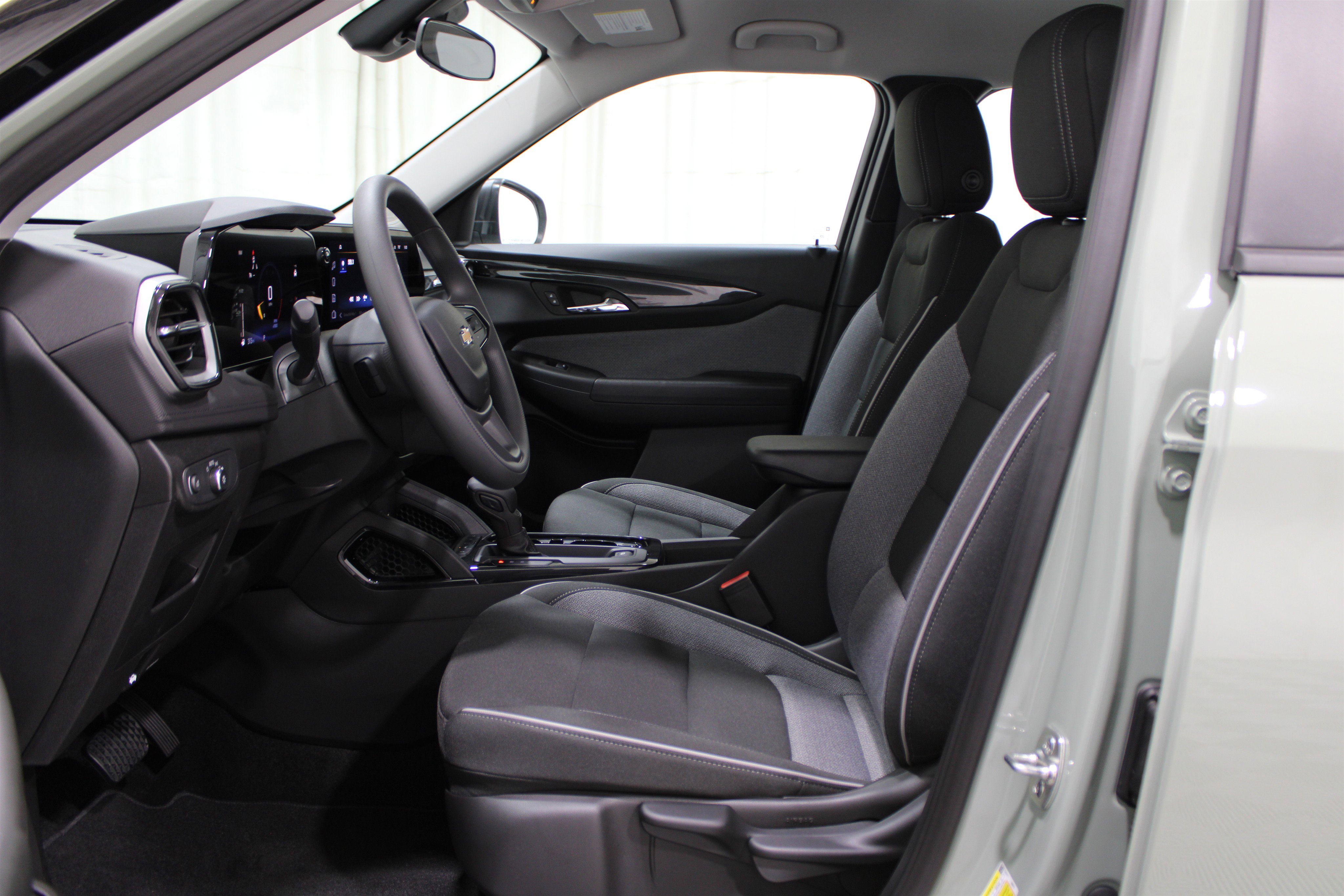 2026 Chevrolet Trailblazer LS photo 3