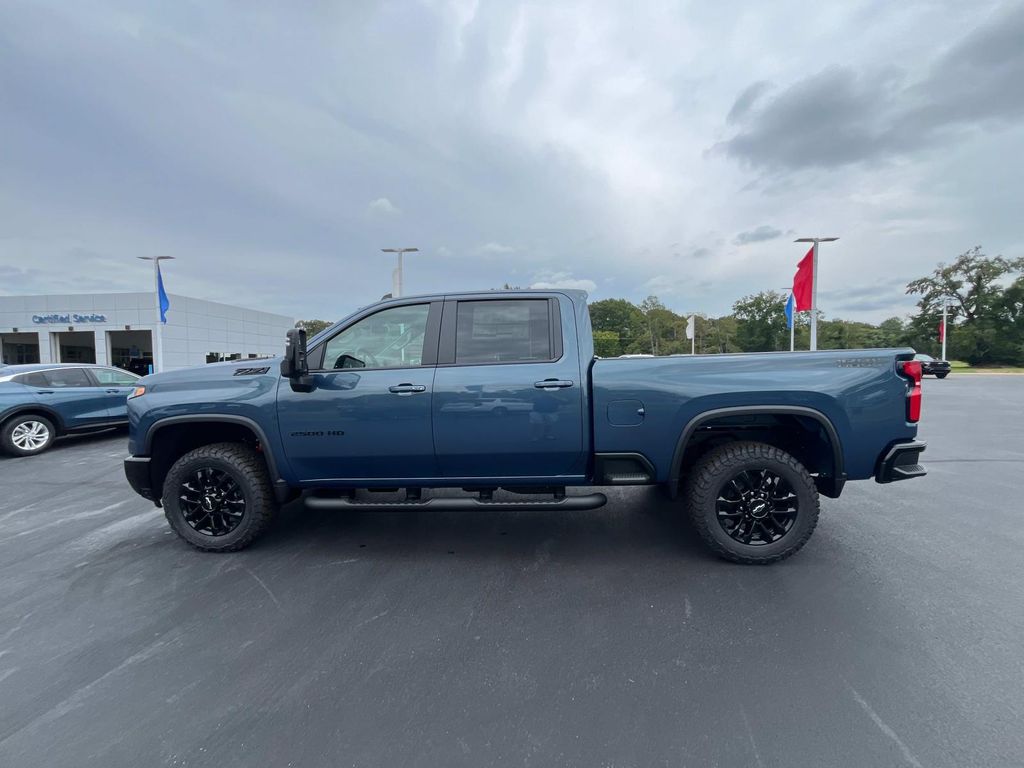 2025 Chevrolet Silverado 2500HD LT photo 4