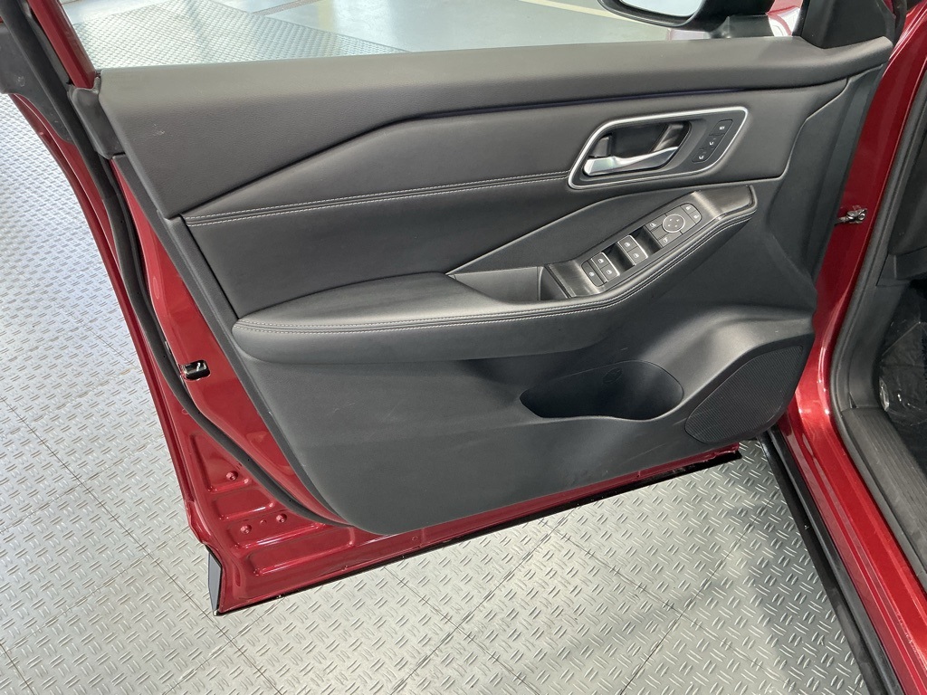 2024 Nissan Rogue Platinum photo 30