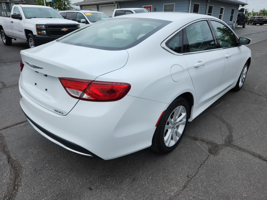 2016 Chrysler 200 Limited photo 3