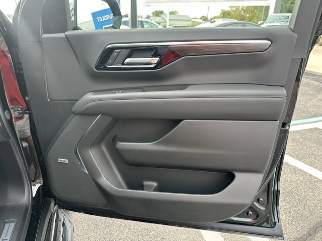 2025 Chevrolet Tahoe Premier photo 9