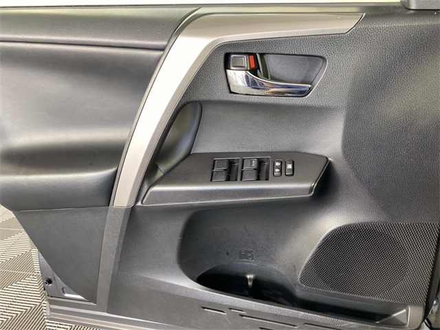 2018 Toyota RAV4 XLE photo 19