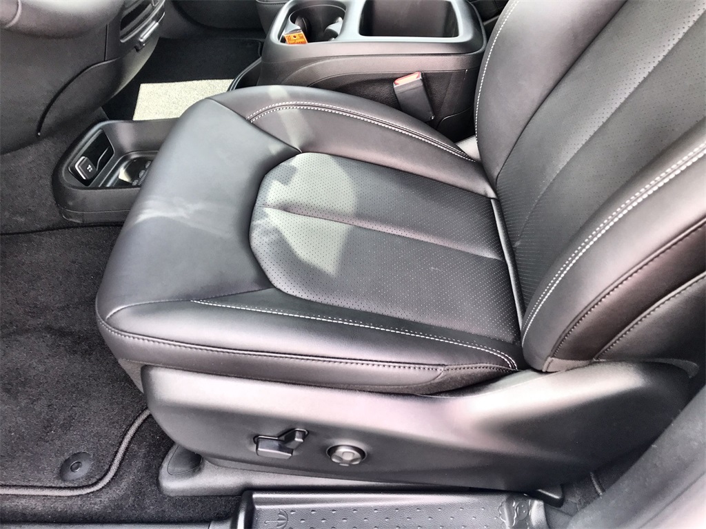 2026 Chrysler Pacifica photo 12